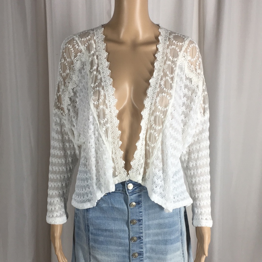 Monteau Lightweight Lace Accent Open Sweater. Size S.  EUC